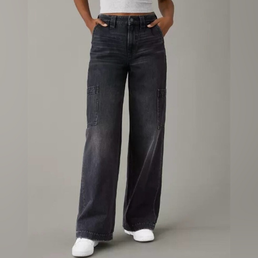 American Eagle High Waisted Baggy Wide Leg Cargo Pocket Jeans in Black